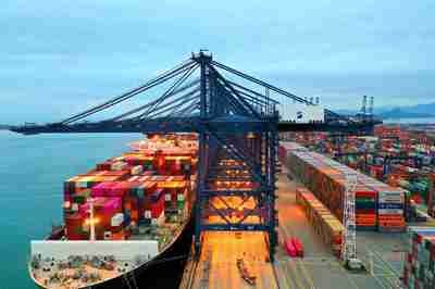 航拍深圳鹽田集裝箱港 密密麻麻，蔚為壯觀